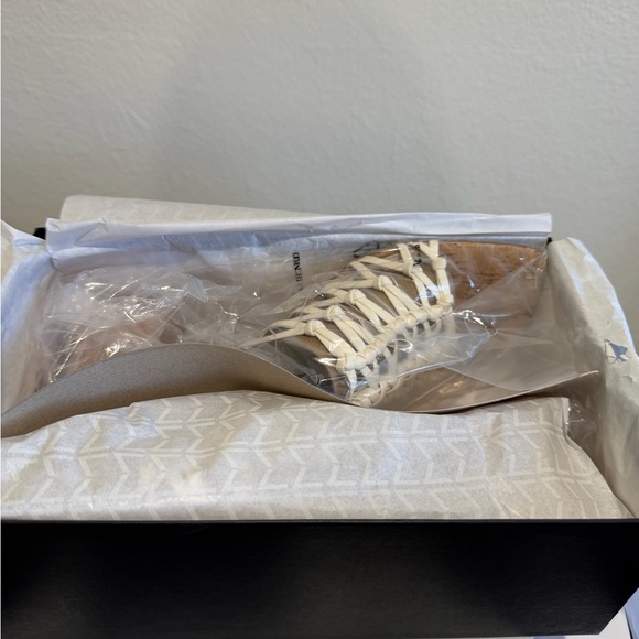 Marc Fisher White and Cork Woven Sandals NIB size 11 - Picture 5 of 7